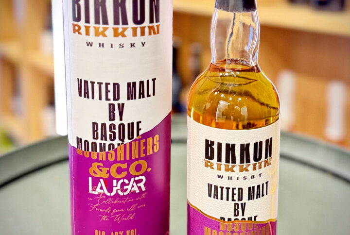 Botella de Bikkun Vatted Malt Laugar 70 cl whisky artesanal vasco